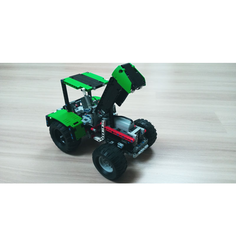 Urban Farming Agriculture - MOC-80667 Miejski Traktor Rolniczy Średniej Wielkości